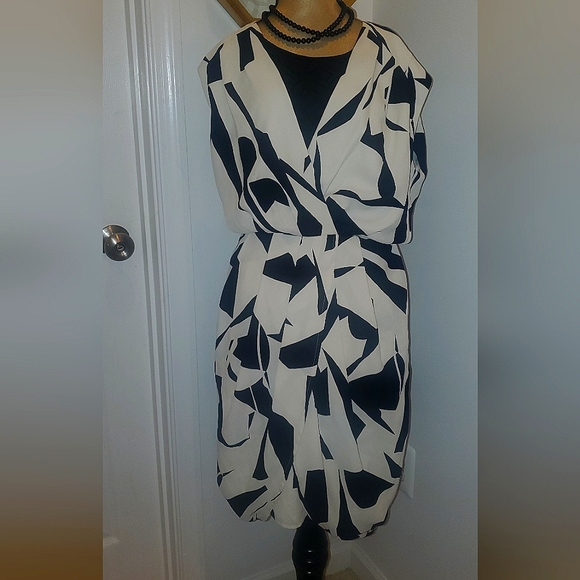 Small Dress - Picture 3 of 7